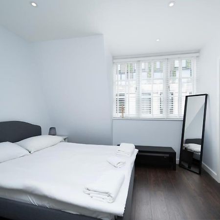 Stylish 3Br Flat In The Heart Of Soho London Lägenhet Exteriör bild