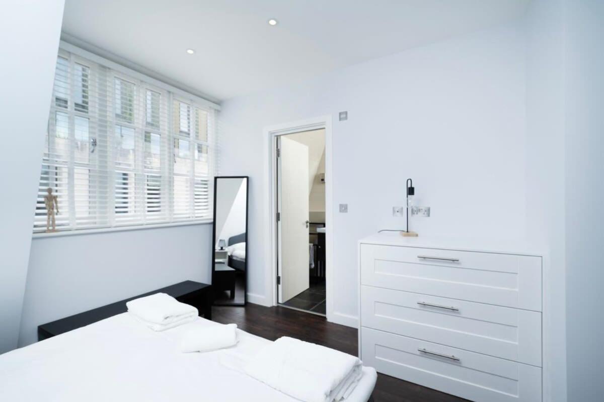 Stylish 3Br Flat In The Heart Of Soho London Lägenhet Exteriör bild